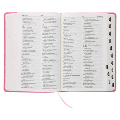 NLV Pienk Glinster Kunsleer; Bybel met Duimgrepe; Neriah’s Light